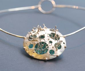 Anemon halsband i silver m glasemalj. Kphmn Stads konstförening inköp